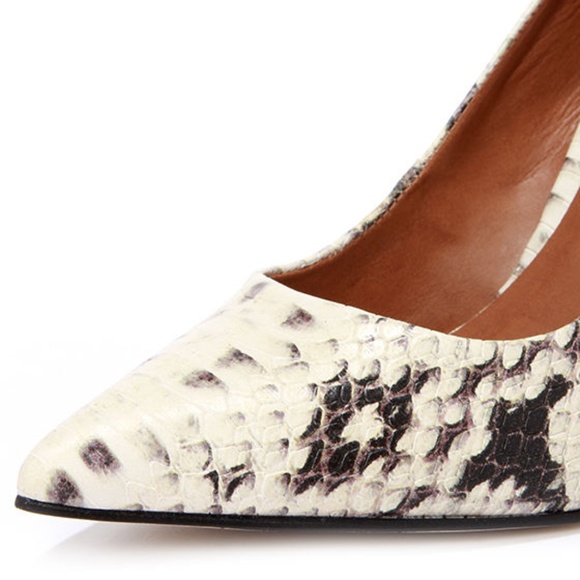 COPY - Steve Madden Proto Natural Snake Pointed Pumps - Picture 4 of 7